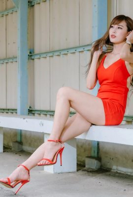 (Extra series ng magagandang legs) Long-legged beauty model na si Abby na pulang damit, maikling palda, matataas na takong at magagandang binti, panlabas na shot (115P)