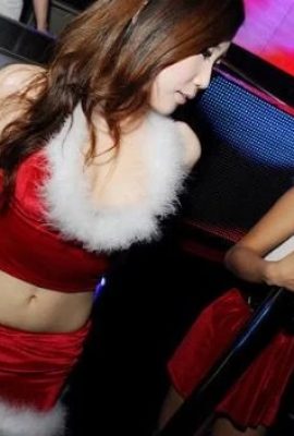 Real shot: Red Christmas carnival night sa isang Korean nightclub!  (11P)