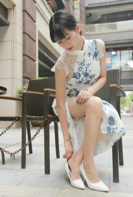 (Sihua Series) SH187 Ang cheongsam goddess na nakasuot ng silk stockings (50P)