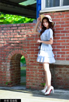 (Taiwan model beautiful legs series) Long-legged beauty model na si Zhang Lunzhen sa pananamit, maikling palda, matataas na takong at magagandang binti, outdoor shot (100P)