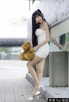 (Taiwan model beautiful legs series) Long-legged beauty model Yui Yu Ji off-shoulder dress maikling palda mataas na takong magandang legs outdoor shot (66P)