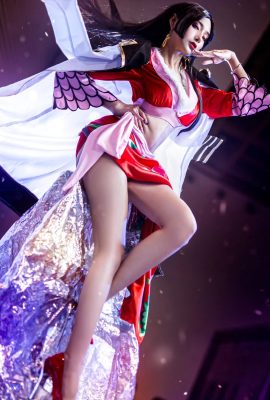 One Piece Queen @coser Elegance (Photography: @leaderShadow) (A-3 International Animation and Game Exhibition) (9P)