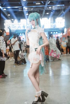 Hatsune Miku Shaohua @小娜比Nabby (Photography: @大夫_Photography) (Firefly Animation Game Carnival) (8P)