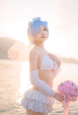 Orange Meow Rem seaside wedding dress