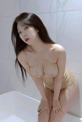 Ang Korean beauty na si Shanny ay nabasa at nang-aakit sa banyo (32P)